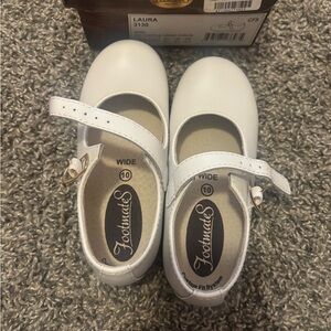 FootMates Laura White Shoes